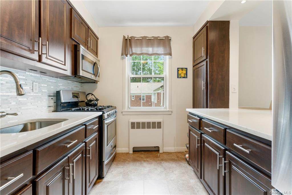 46 Lawrence Park Crescent - Photo 1