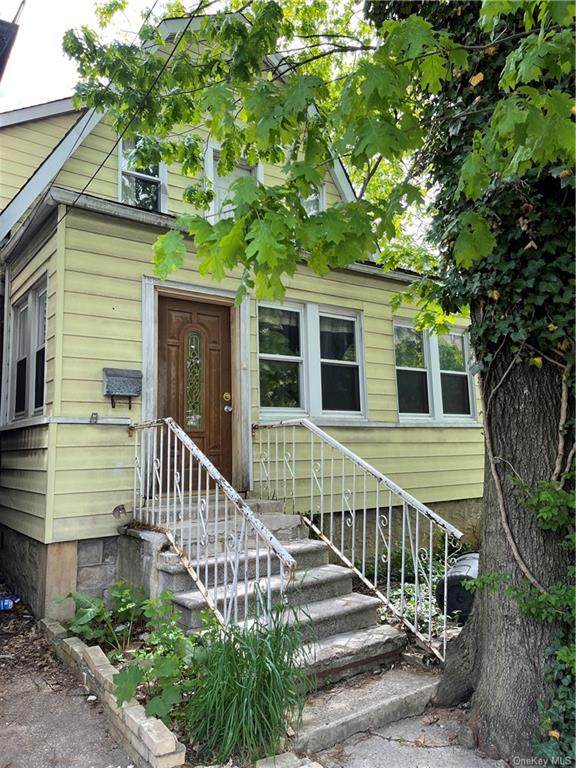 722 Saint Lawrence Avenue - Photo 1