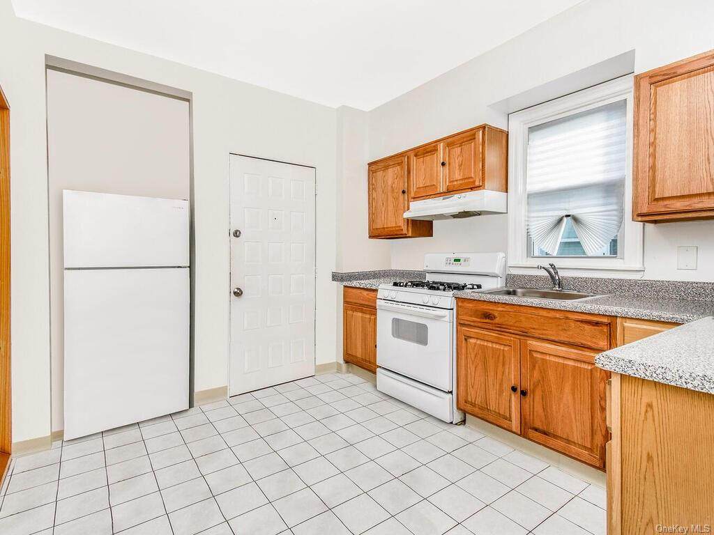 77 Warren Street - Photo 1