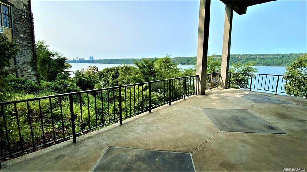 2521 Palisade Avenue - Photo 1