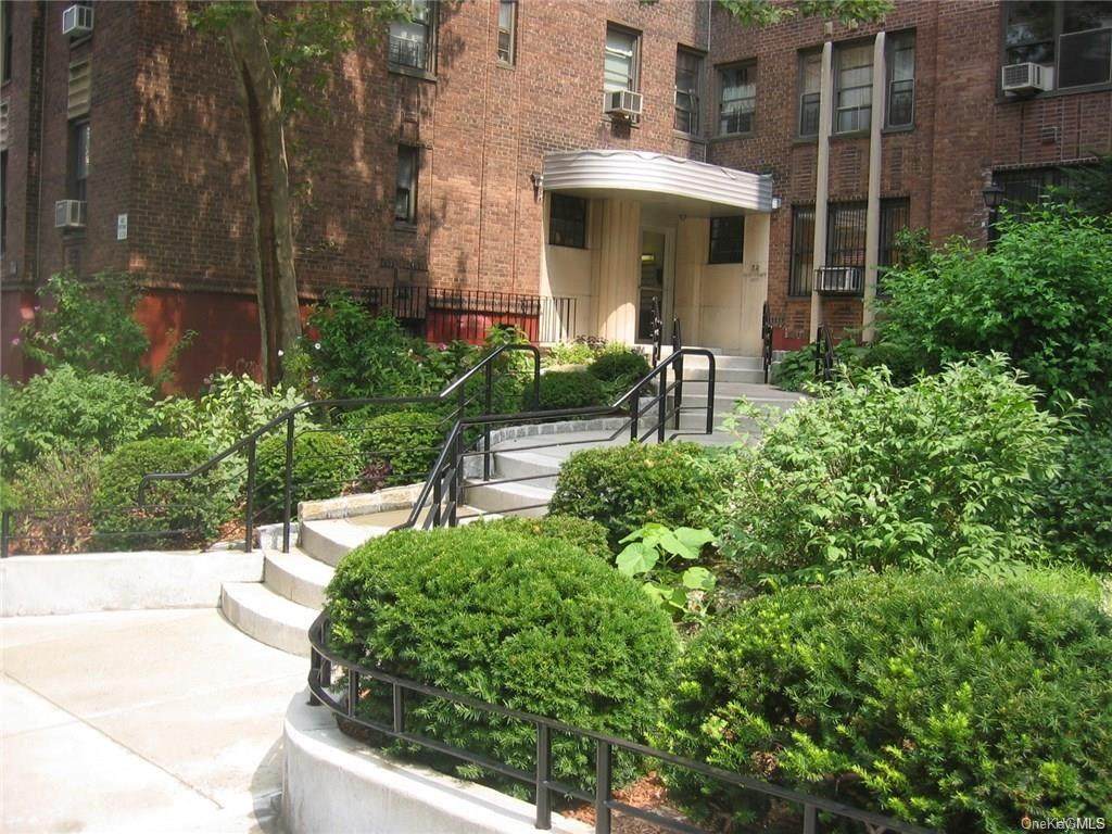 62 Park Terrace West - Photo 1