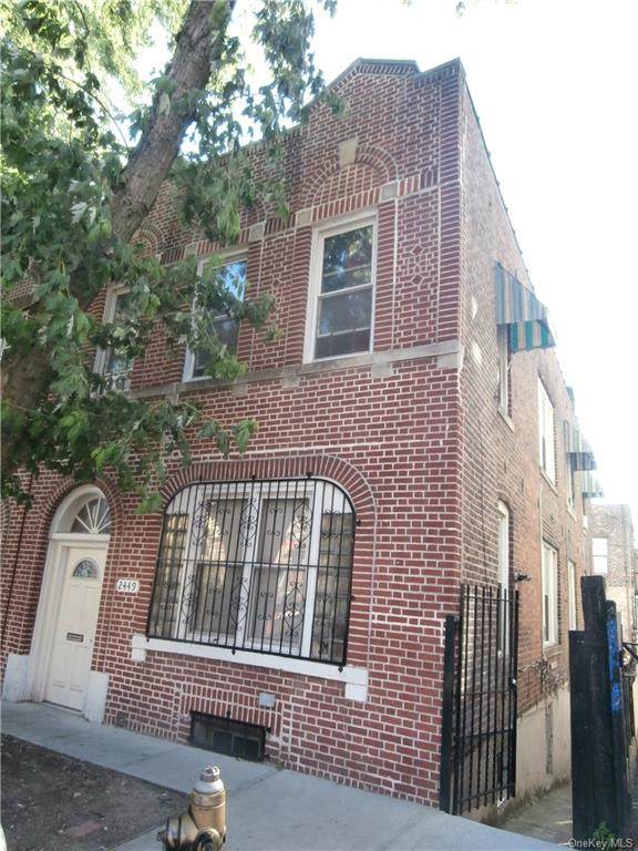 2449 Beaumont Avenue - Photo 1