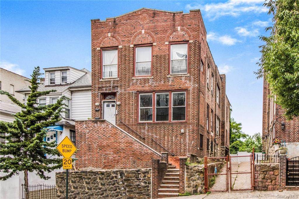 1923 Hennessy Place - Photo 1