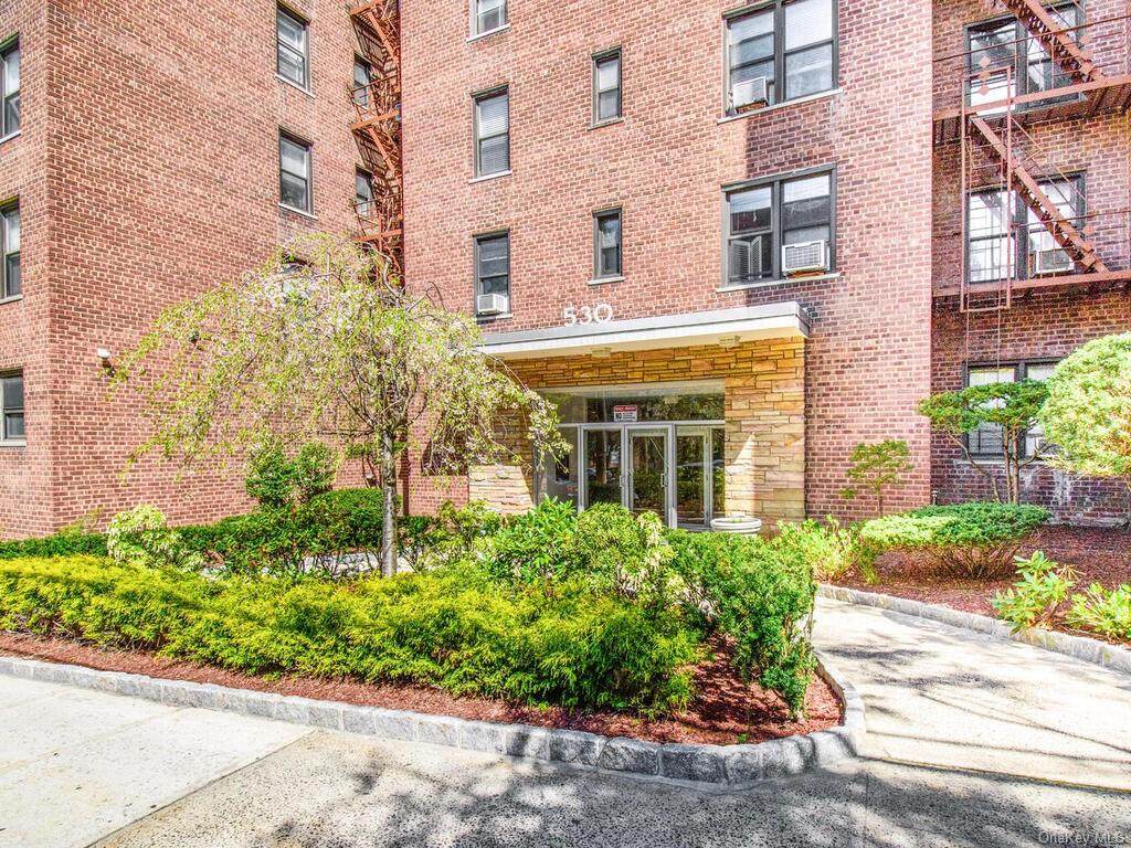530 Riverdale Avenue - Photo 1