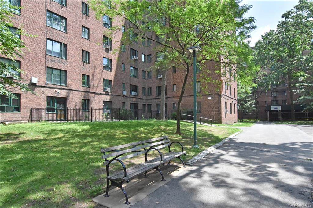 1501 Metropolitan Avenue - Photo 1