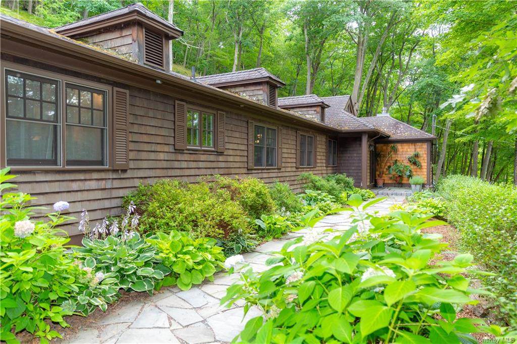 121 Laurel Road - Photo 1