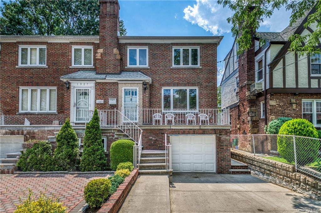 1929 Tenbroeck Avenue - Photo 1