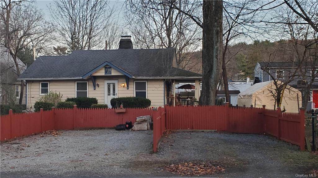 12 Court Avenue - Photo 1