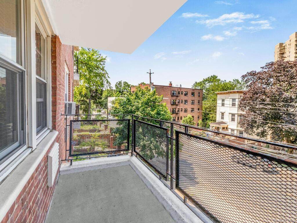 440 Warburton Avenue - Photo 1