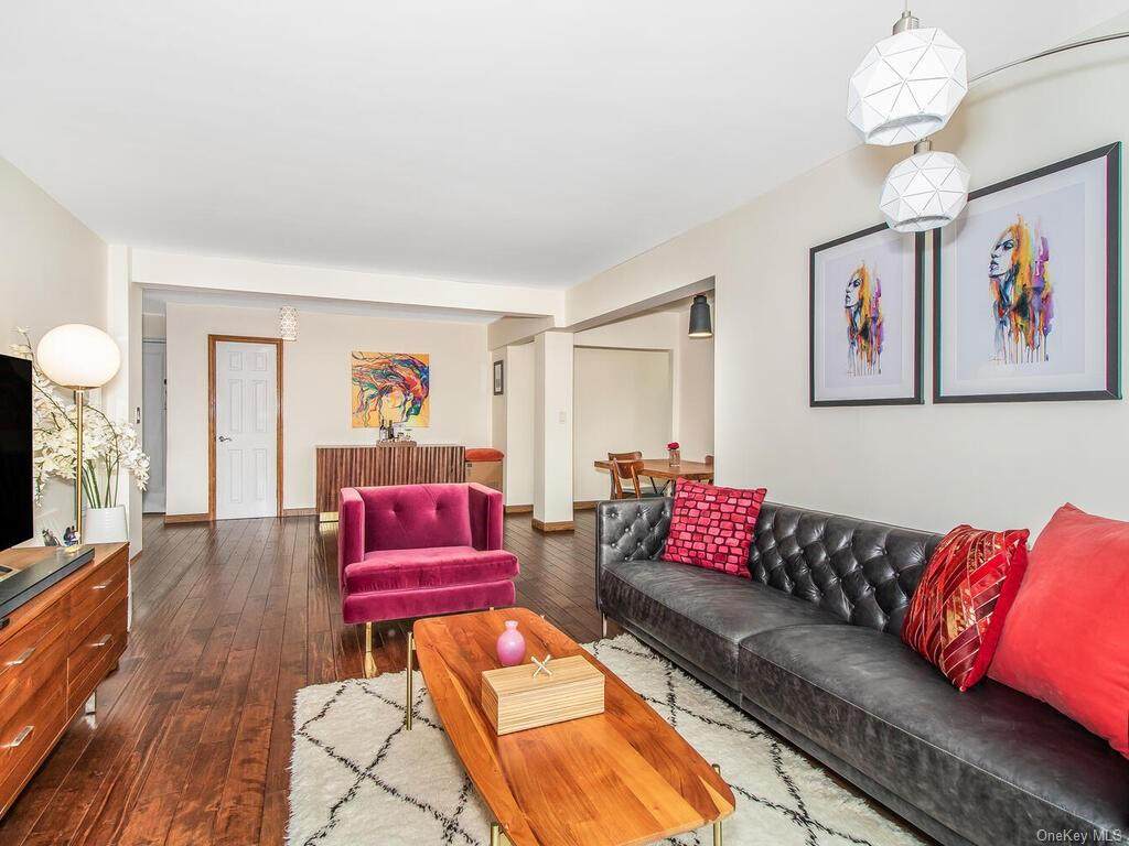 2244 Bronx Park - Photo 1