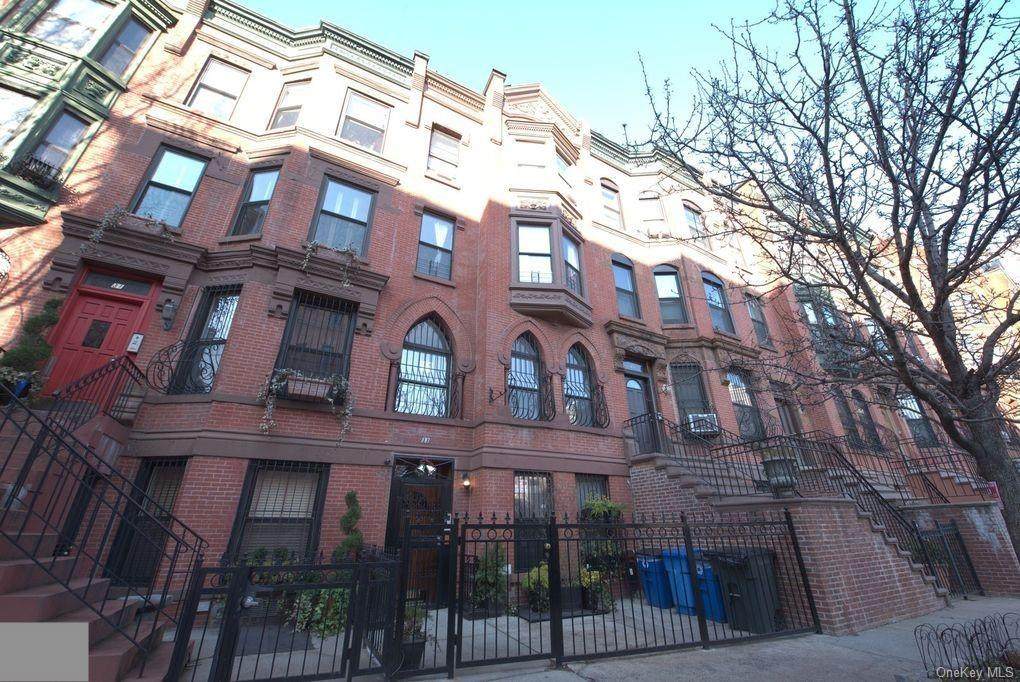 33 Bradhurst Avenue - Photo 1