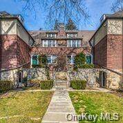 7 Campus Place - Photo 1