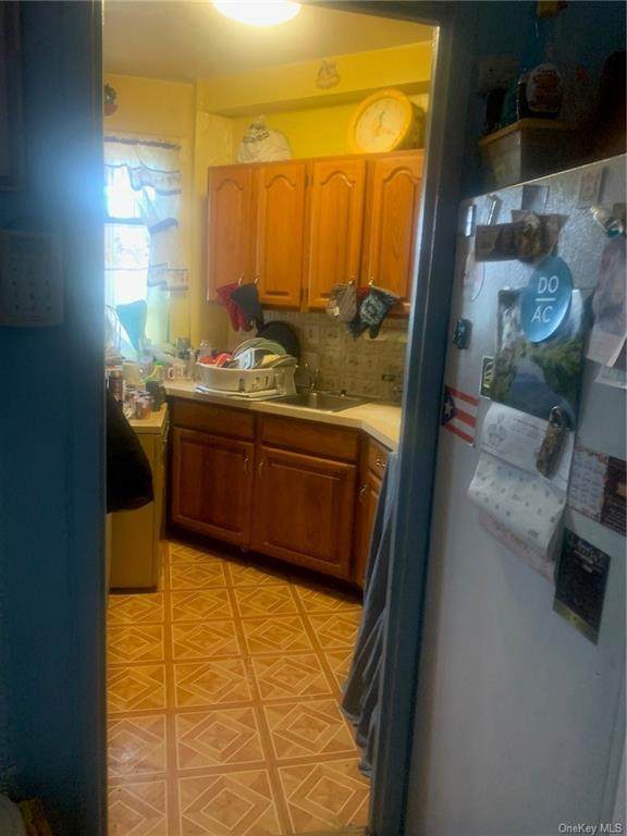 2090 Tremont Avenue - Photo 1