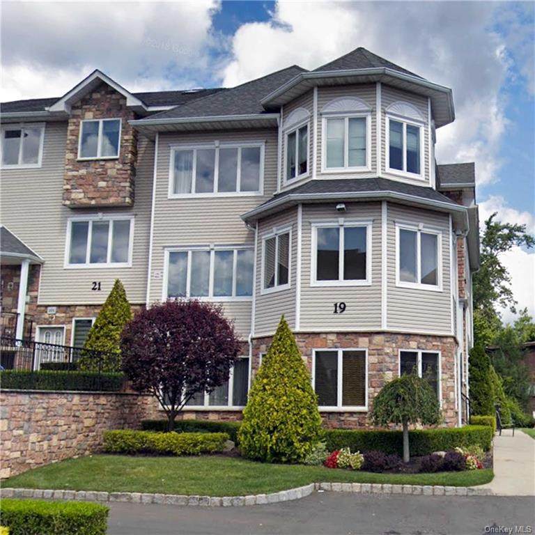 19 Bluefield Drive - Photo 1