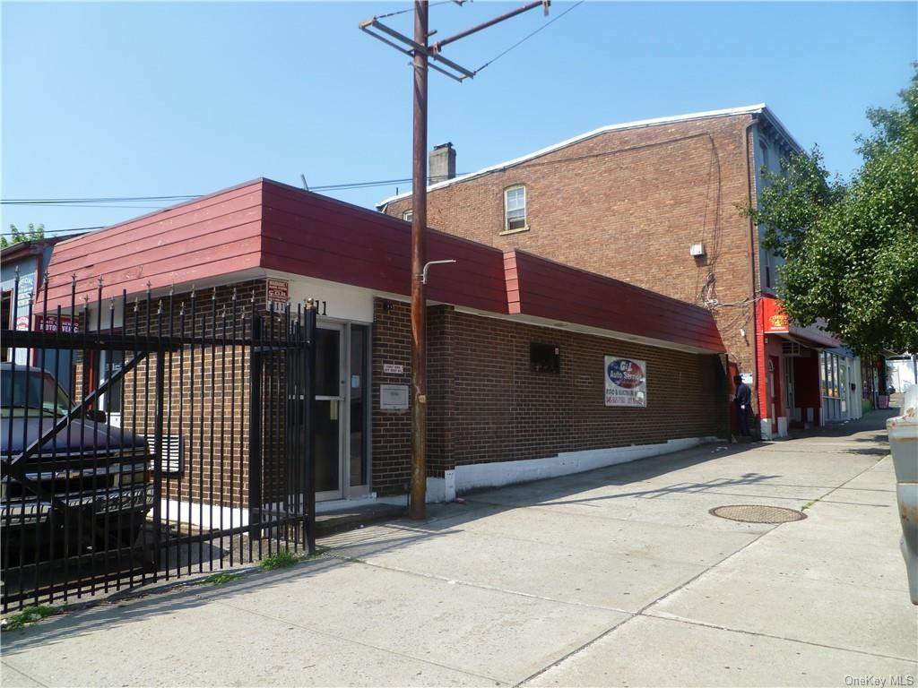 211 Broadway - Photo 1