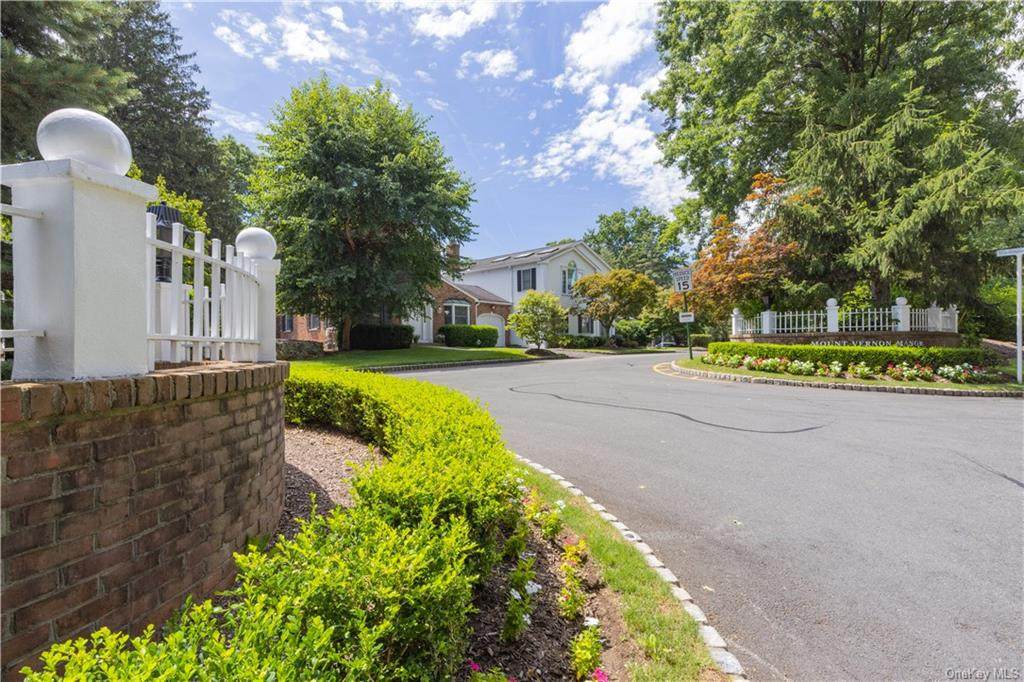 48 Washington Circle - Photo 1