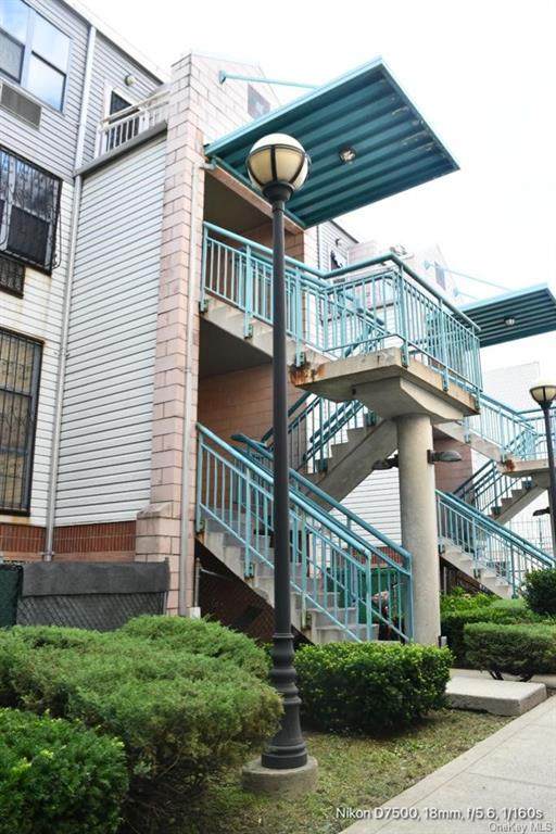 758 Brook Avenue - Photo 1