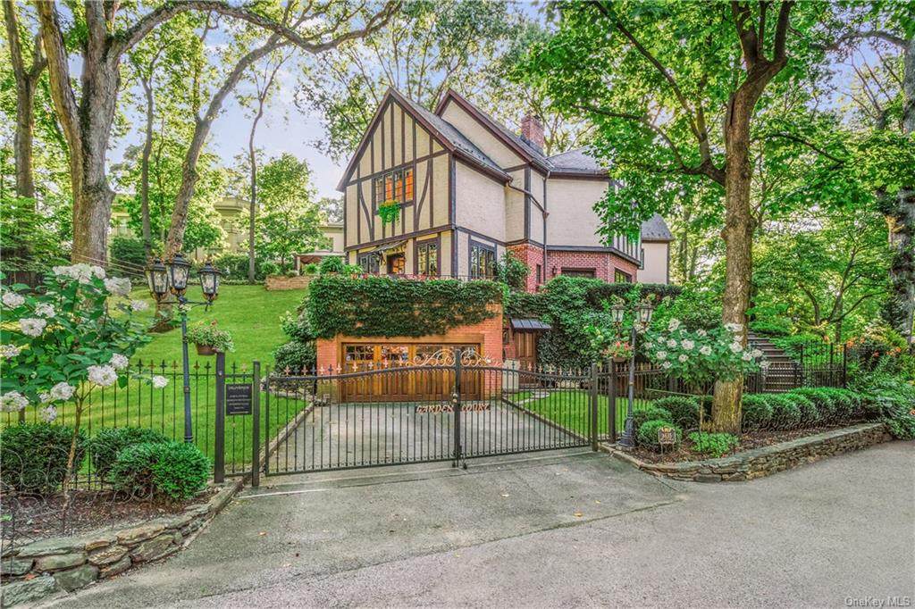 4635 Arlington Avenue - Photo 1
