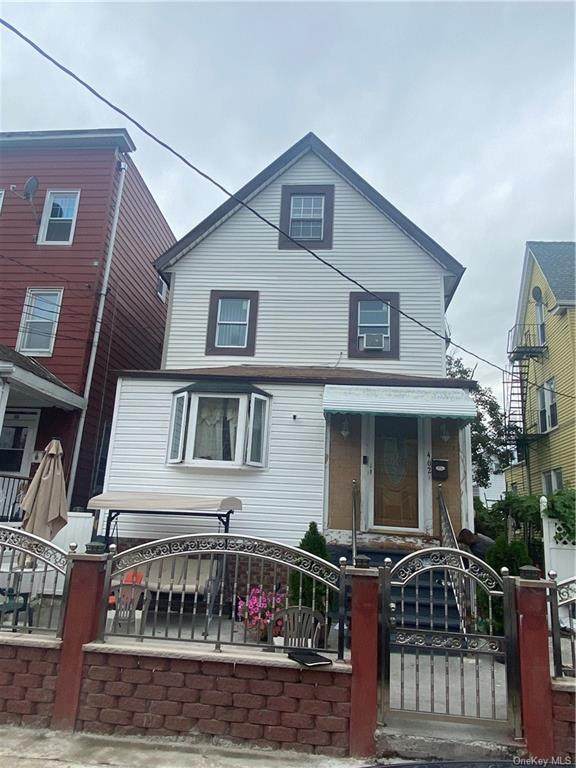 462 6th Avenue - Photo 1