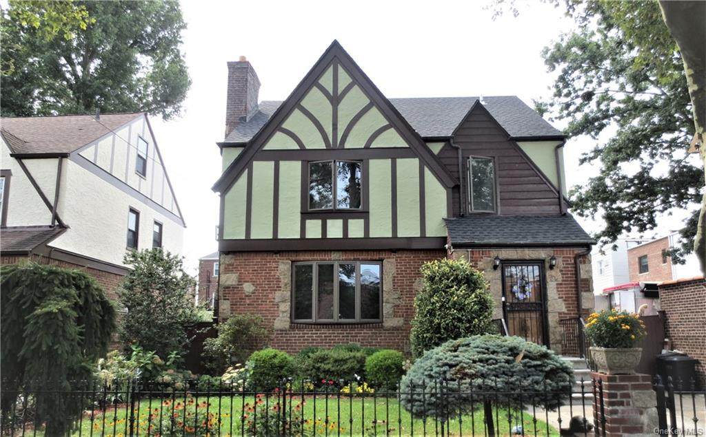 1953 Tenbroeck Avenue - Photo 1