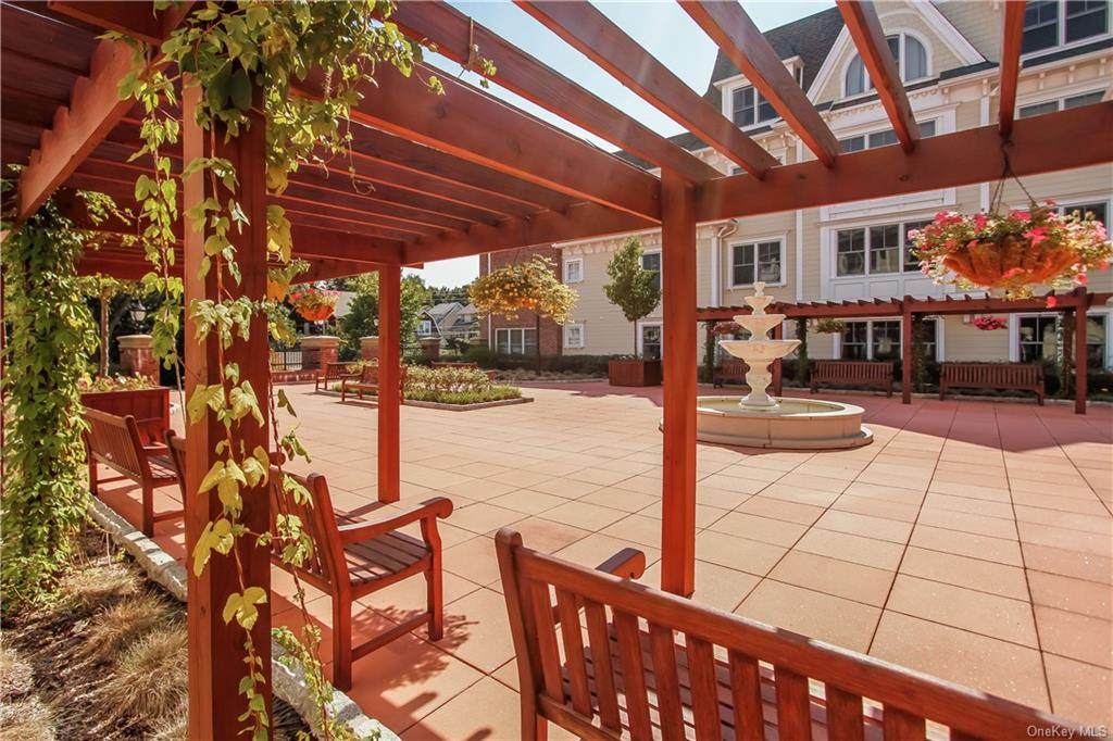 225 Stanley Avenue - Photo 1