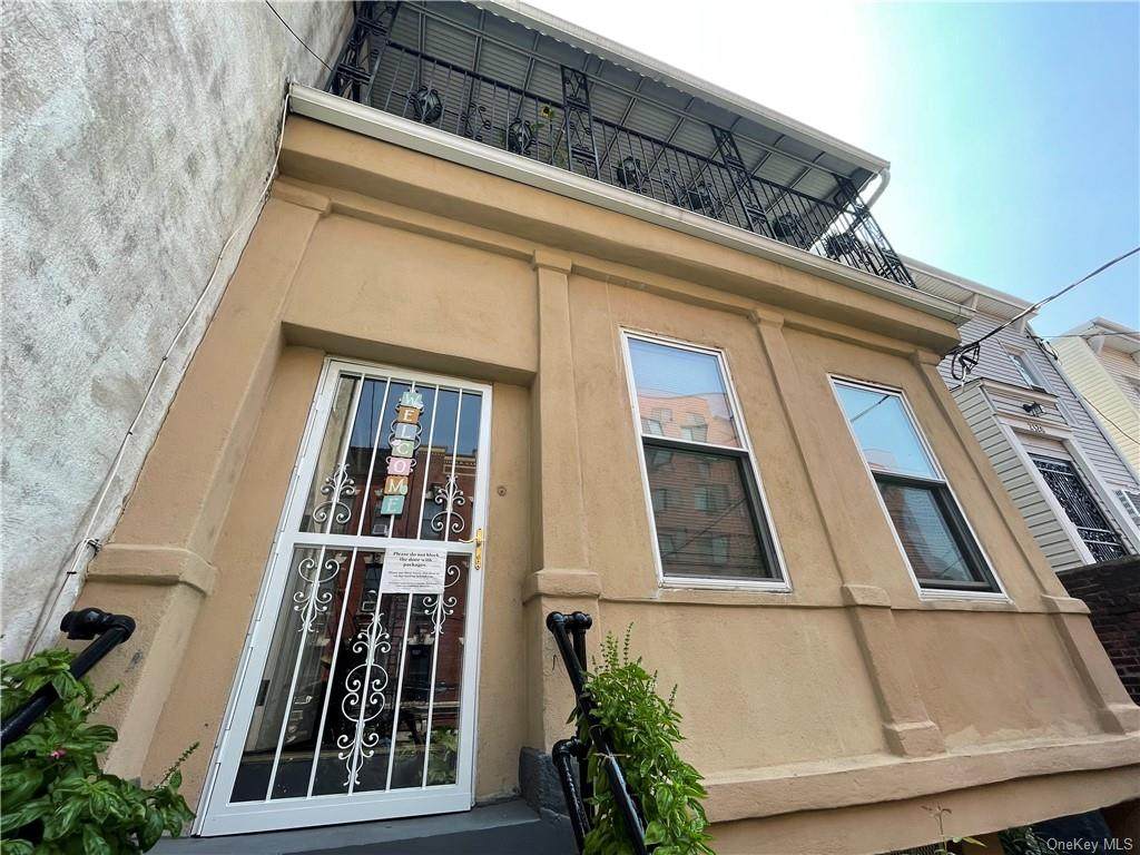 2322 Cambreleng Avenue - Photo 1