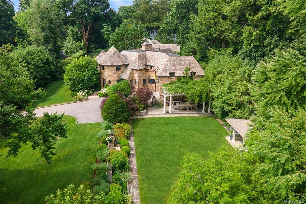 7 White Plains Road - Photo 1
