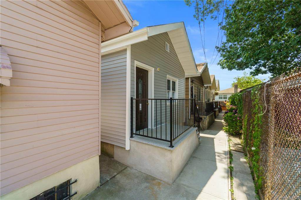 3253 Barkley Avenue - Photo 1