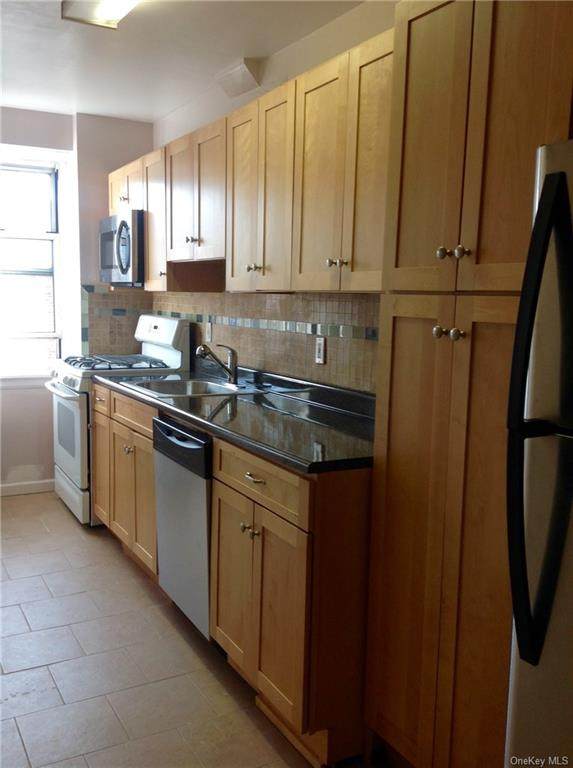 821 Bronx River Road - Photo 1