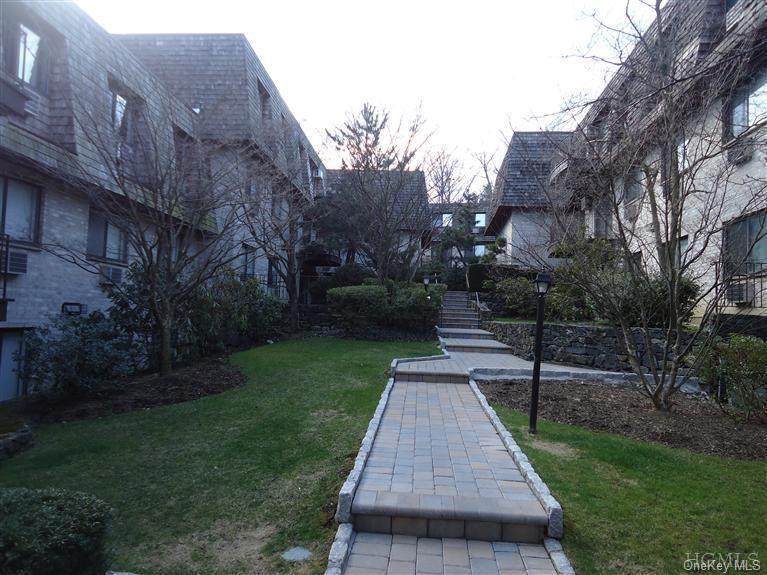 555 Central Park Avenue - Photo 1