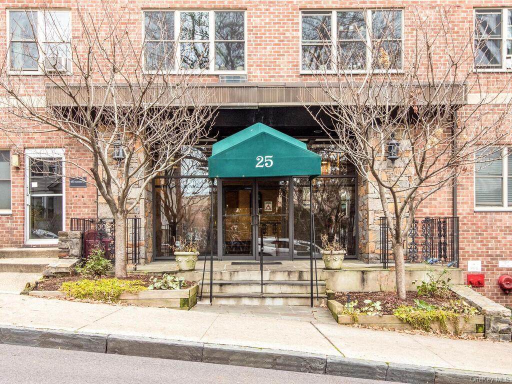 25 Franklin Avenue - Photo 1