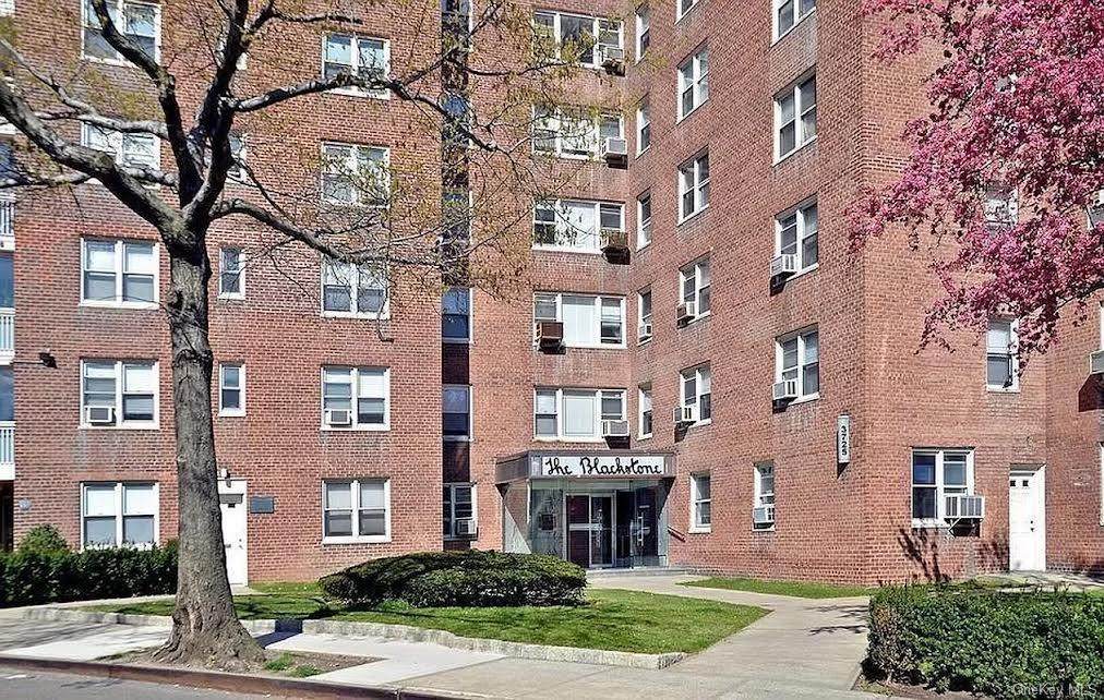 3725 Henry Hudson Parkway - Photo 1
