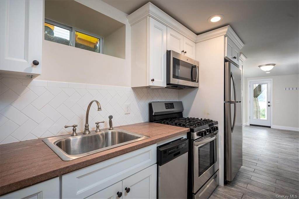 461 Warburton Avenue - Photo 1