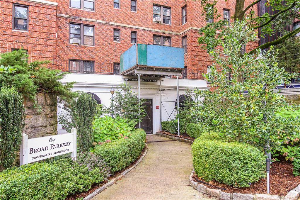 1 Broad Parkway - Photo 1