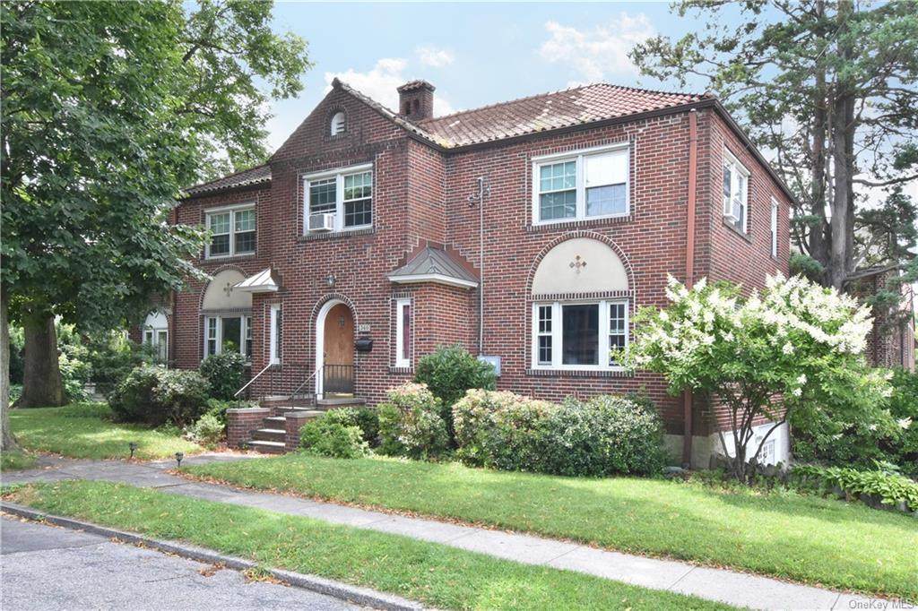 360 Packman Avenue - Photo 1