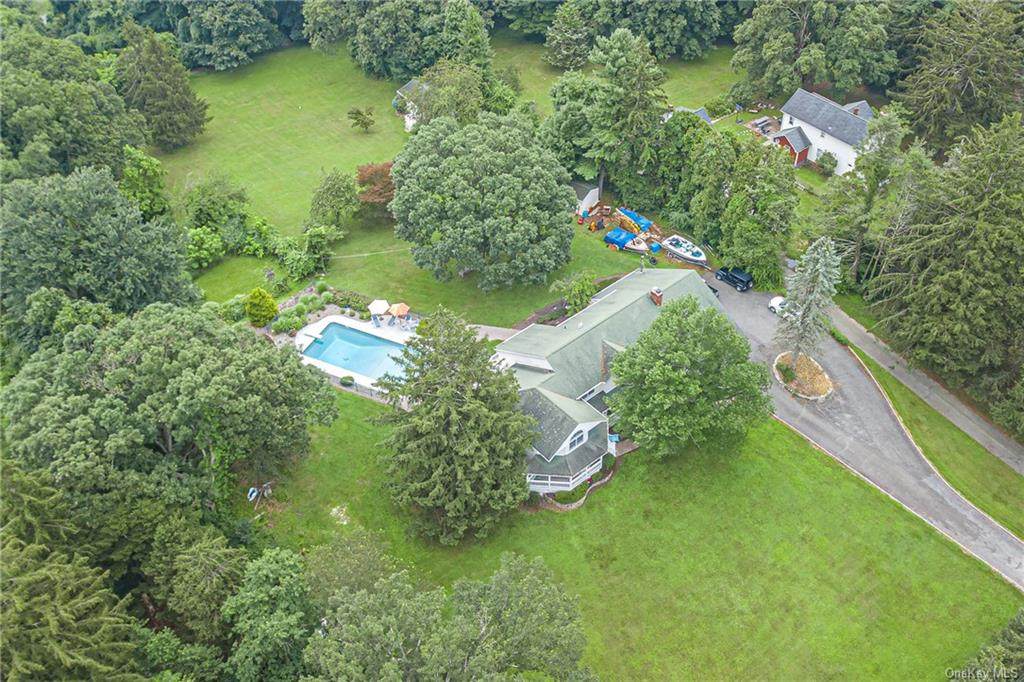 21 Clarkstown Road - Photo 1