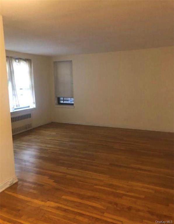 2244 Bronx Park E - Photo 1