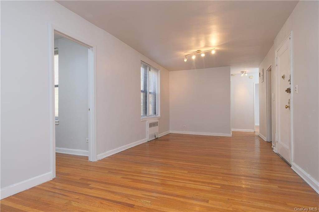 2244 Bronx Park - Photo 1