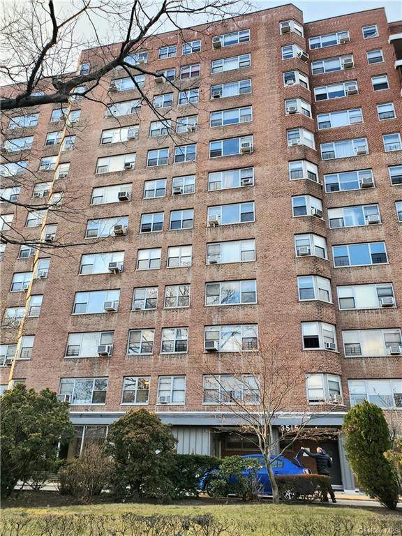 3515 Henry Hudson Parkway - Photo 1