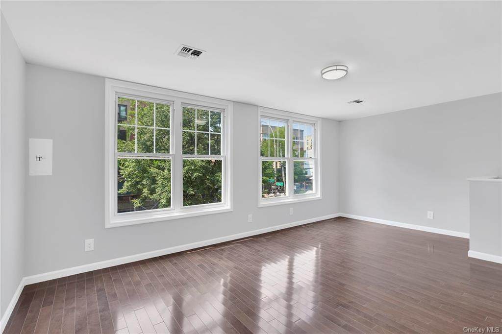736 Elton Avenue - Photo 1