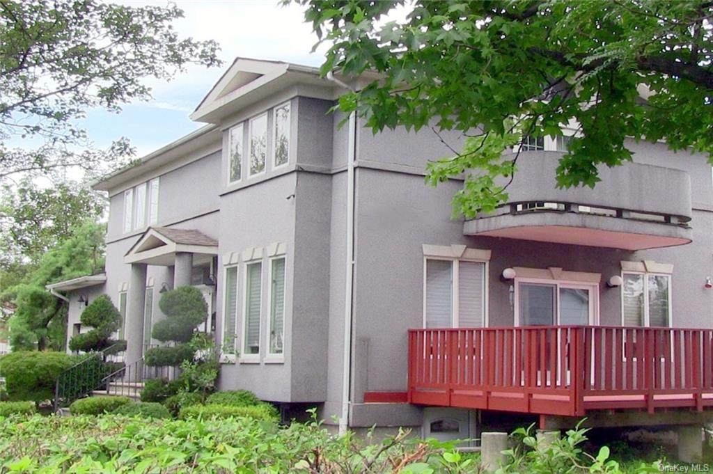 295 Jefferson Boulevard - Photo 1