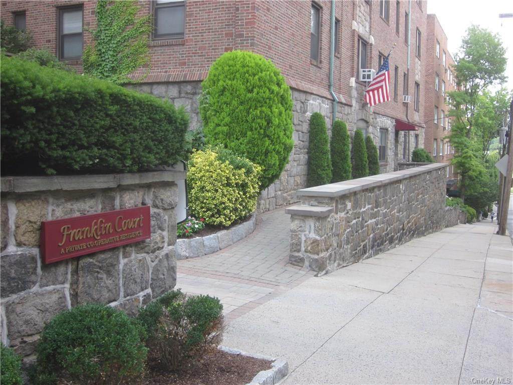 3 Franklin Avenue - Photo 1