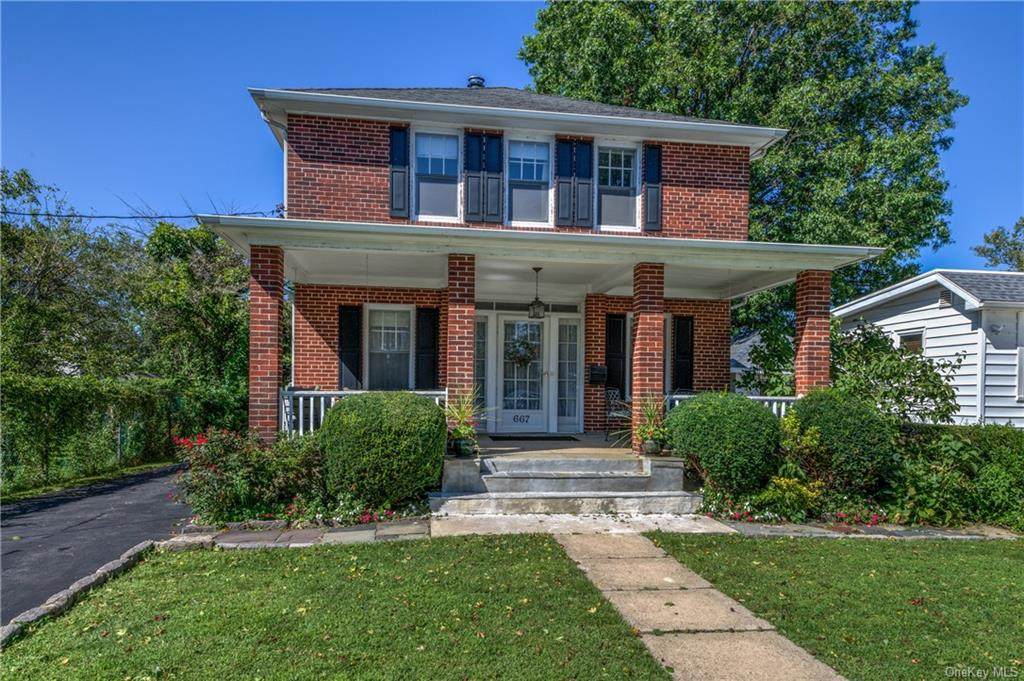 667 King Avenue - Photo 1