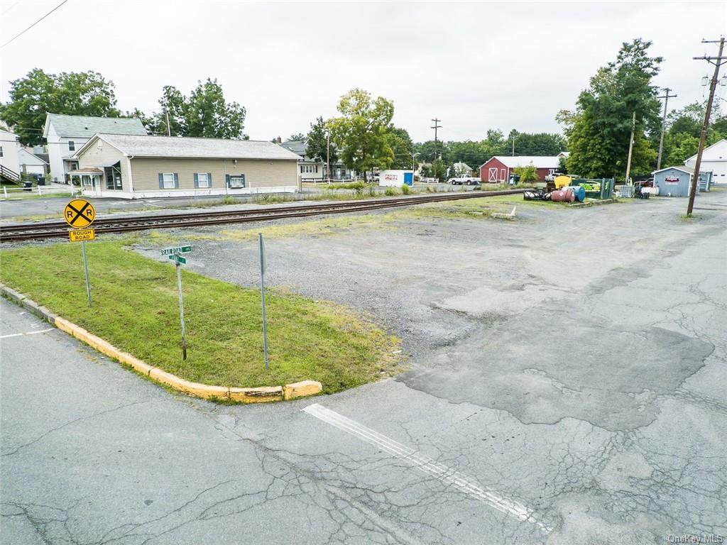 19 Railroad Avenue - Photo 1