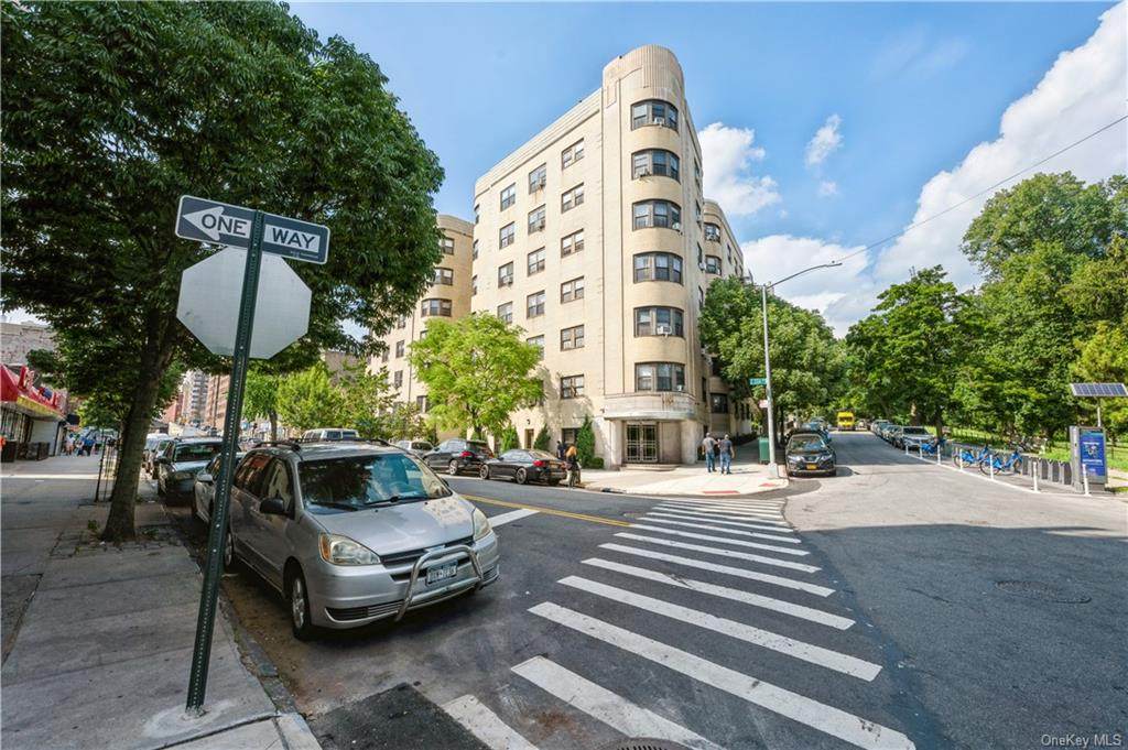 190 Mosholu Parkway - Photo 1