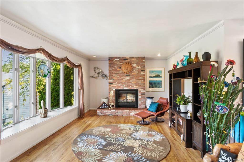 335 Victory Boulevard - Photo 1
