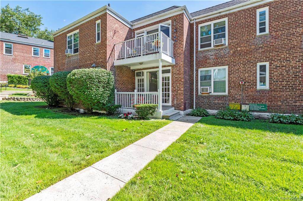 920 Pelhamdale Avenue - Photo 1