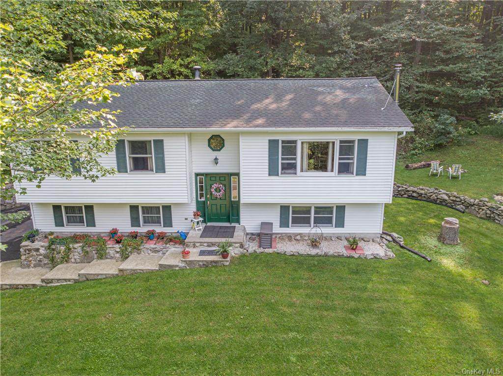 19 Hemlock Hill - Photo 1