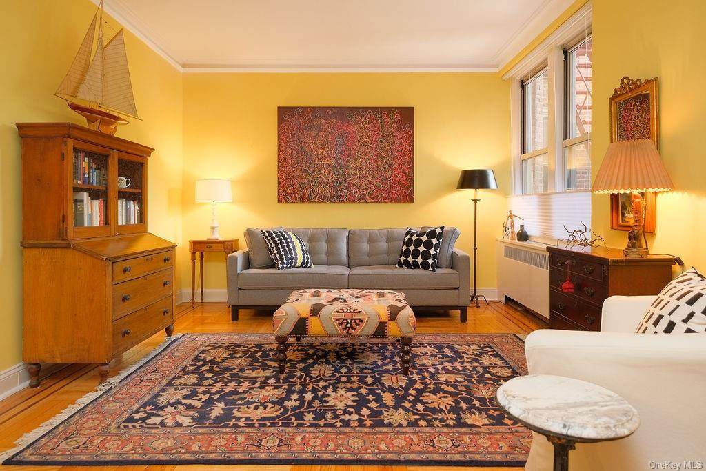 601 Pelham Parkway - Photo 1
