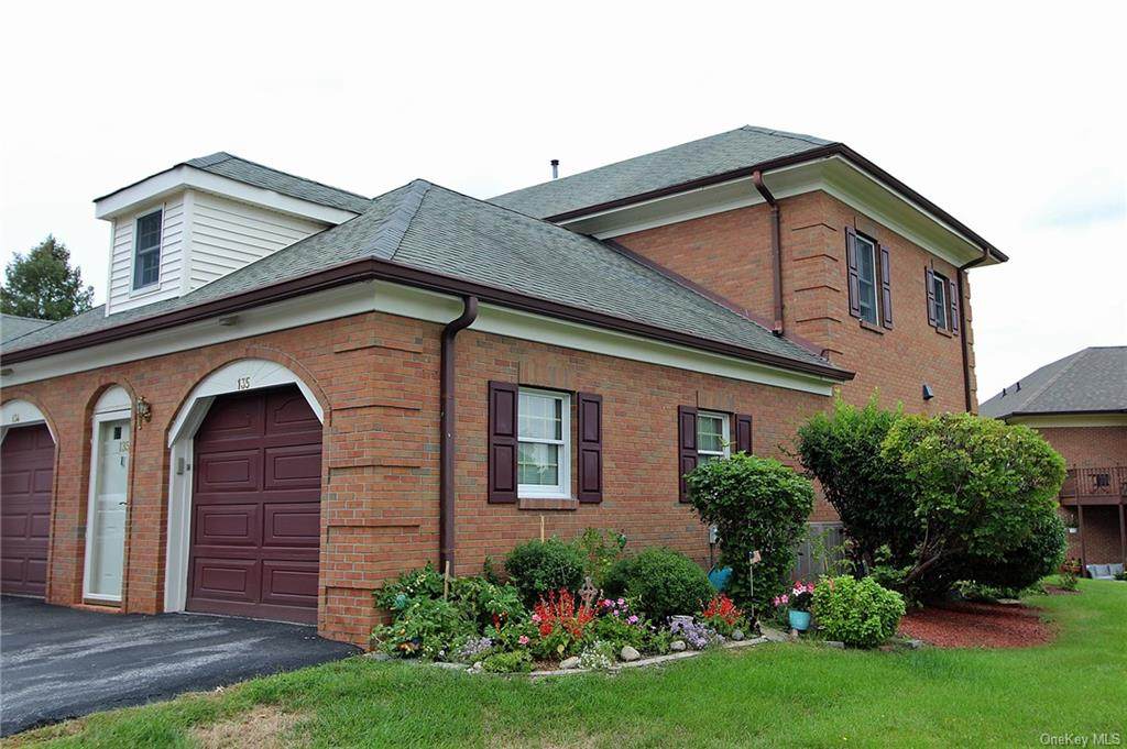 135 High Point Circle - Photo 1